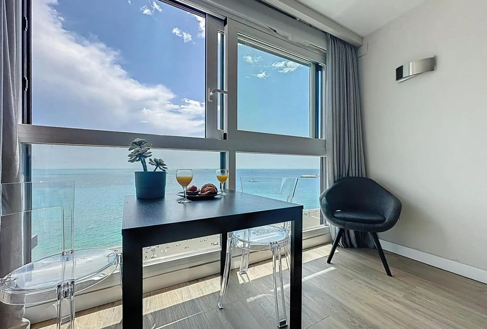 Espectaculares Vistas Al Mar Playa Malagueta Apartment Malaga